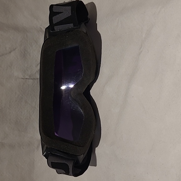 UVEX Ski goggles with Purple Lens - Picture 4 of 7